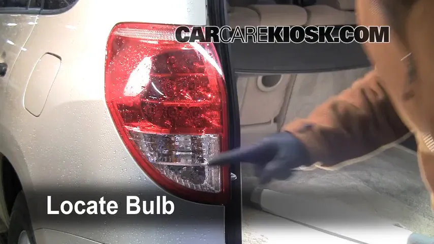 2007 Toyota RAV4 2.4L 4 Cyl. Éclairage Feu clignotant arrière (remplacer l'ampoule)